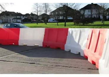 Silniční plastové svodidlo Standard – PE, červená | bílá